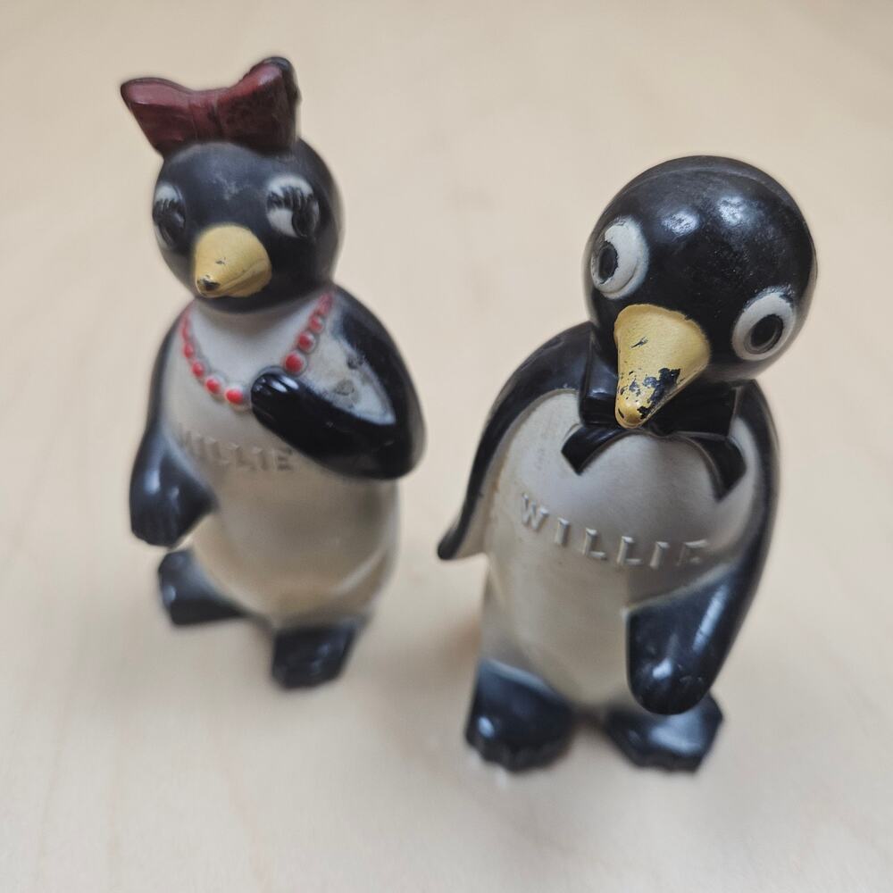 Vtg 1950s Kool Cigarette Willie & Millie Penguin Plastic Salt Pepper Shaker Set